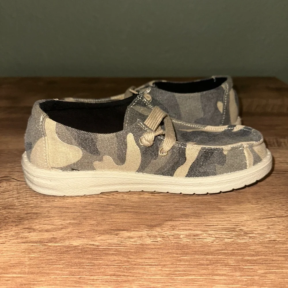 Mr. J Kids Camouflage Slip-On Shoes size 1Y - Picture 6 of 9